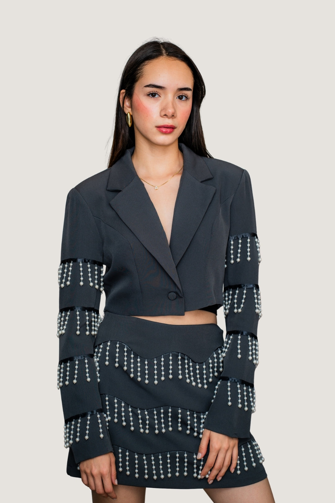 Conjunto de Blazer Cropped y Falda con Perlas Gris
